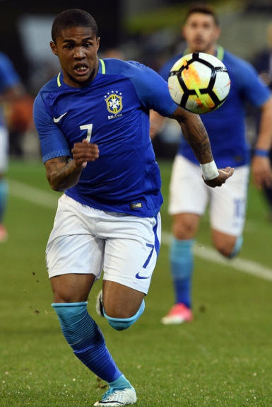 Douglas Costa viu Bayern de Munique e Juventus chegarem a um acordo e agora vai defender o hexacampeão