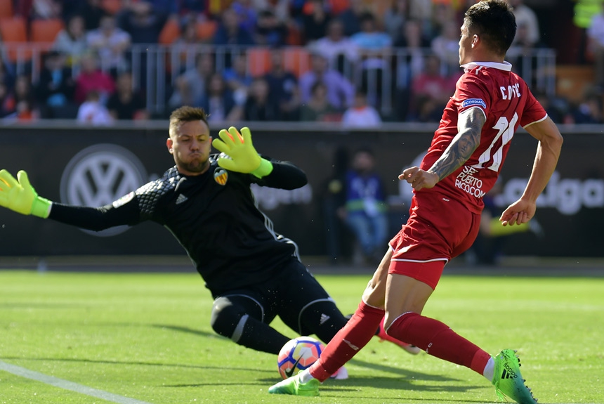 Passando por uma reformulação, o Valencia pode perder o goleiro Diego Alves