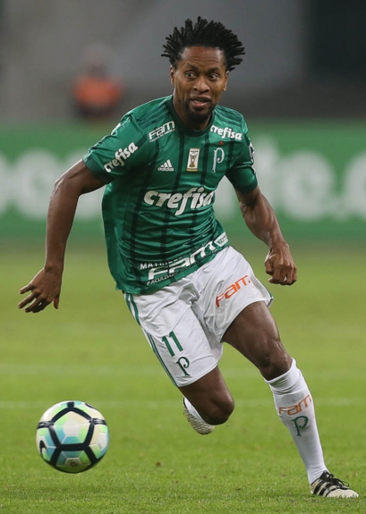 Zé Roberto fez 11 jogos com Cuca, 10 como titular