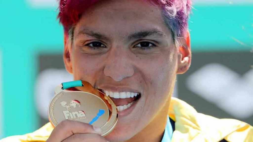ANA MARCELA CUNHA GANHA O OURO E FAZ HISTÓRIA NA HUNGRIA