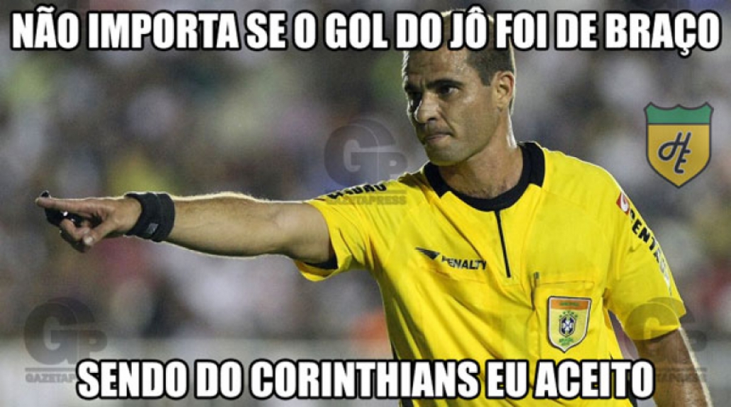 Memes sobre gol de braço de Jô