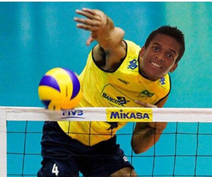 Memes sobre gol de braço de Jô