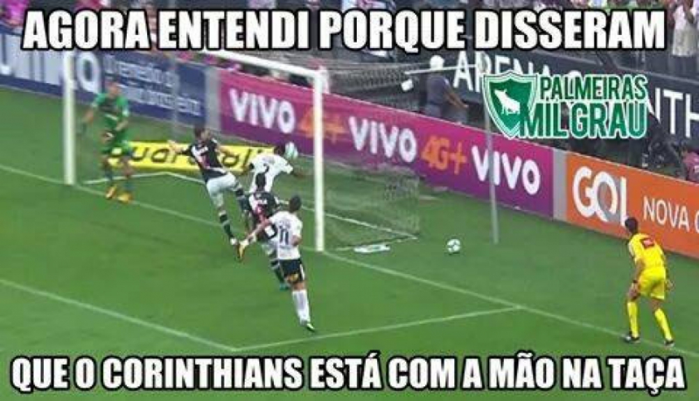 Memes sobre gol de braço de Jô