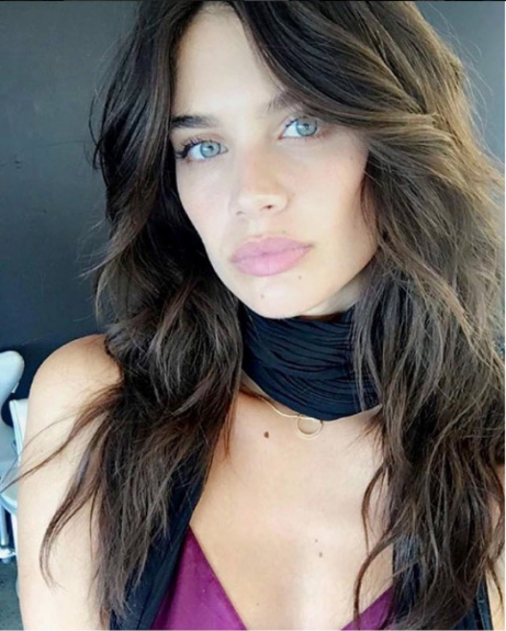 Sara Sampaio, modelo apontada como affair de Neymar