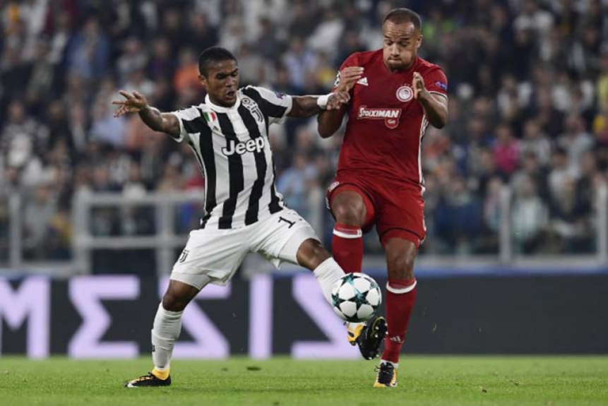 Douglas Costa (Juventus) - O meia iniciou entre os titulares, assim como Alex Sandro, e fez uma partida nota 6. Chegou a finalizar uma bola com perigo, ainda no início do confronto em Turim. Foi substituído nos minutos finais no triunfo sobre o Olympiakos