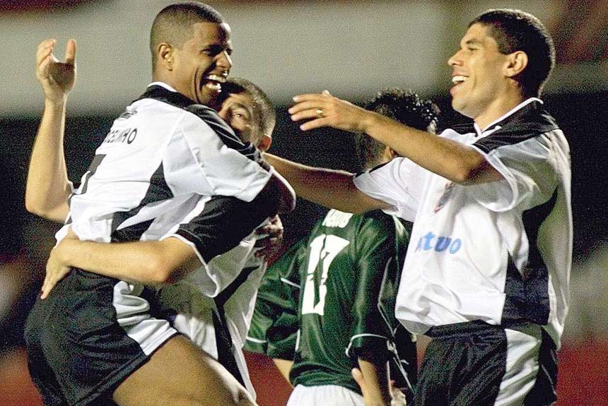 Naquele ano, o Corinthians estreou vencendo o Raja Casablanca, do Marrocos, por 2 a 0