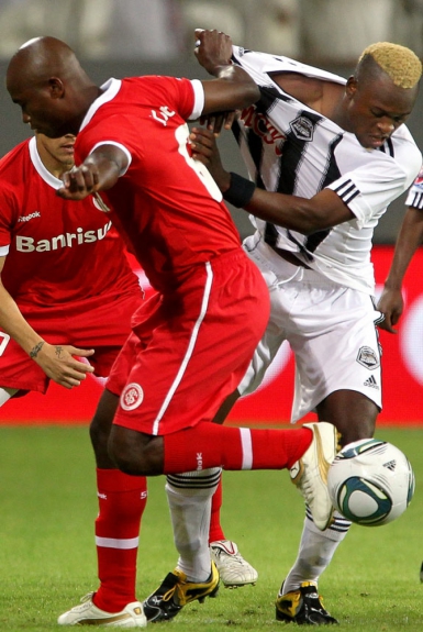O Inter voltou a representar o Brasil em 2010. Mas fez feio na estreia e perdeu de 2 a 0 para os africanos do Mazembe. A taça ficaria com a Inter de Milão