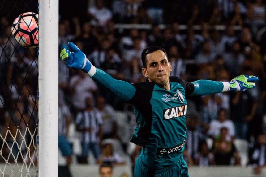 Um dos principais jogadores da Copa Libertadores, o goleiro paraguaio Gatito Fernández, do Botafogo, viu do banco de reservas seu Paraguai não se classificar
