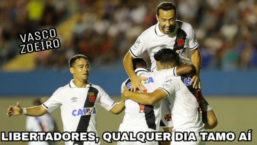 Torcedores do Vasco se empolgam após vitória sobre o Atlético-GO