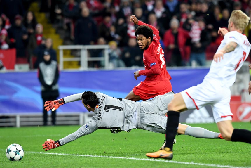 Luiz Adriano - O atacante brasileiro marcou um dos gols da goleada do Spartak Moscou sobre o Sevilla, por 5 a 1.