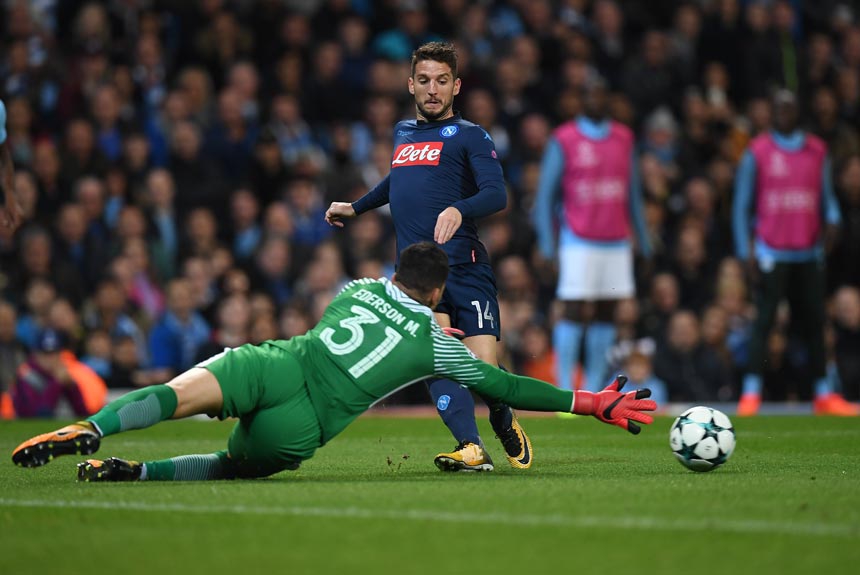 Ederson - O goleiro brasileiro voltou a se destacar pelo Manchester City e brilhou ao pegar uma cobrança de pênalti do Napoli, mantendo a vantagem do City no placar.