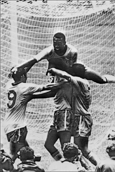 O craque fez 1281 gols em sua carreira, sendo o maior goleador de todos os tempos. Números que dificilmente serão batidos na atualidade