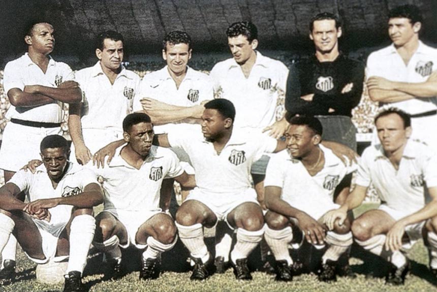 Nos anos de 1962 ganhou a primeira Copa Libertadores pelo Santos. Fez dois gols no triunfo de 3 a 0 sobre o Peñarol na grande final