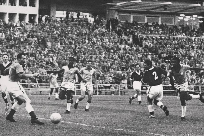 No ano seguinte, com 17 anos, disputou e ganhou a Copa do Mundo de 1958. Fez um golaço contra País de Gales, o único do jogo, sendo este seu primeiro tento em Mundiais