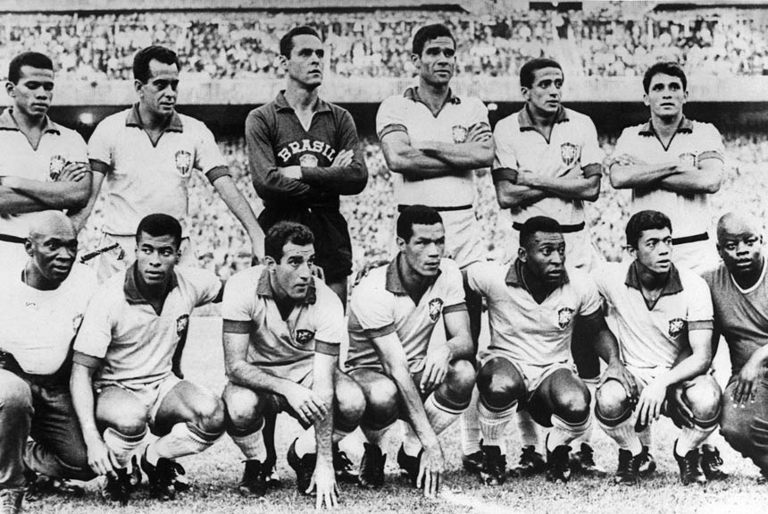 Em 1966 disputou a Copa do Mundo da Inglaterra, mas a péssima campanha brasileira impediu que brilhasse. Fez apenas um gol no torneio, no 2 a 0 sobre a Bulgária