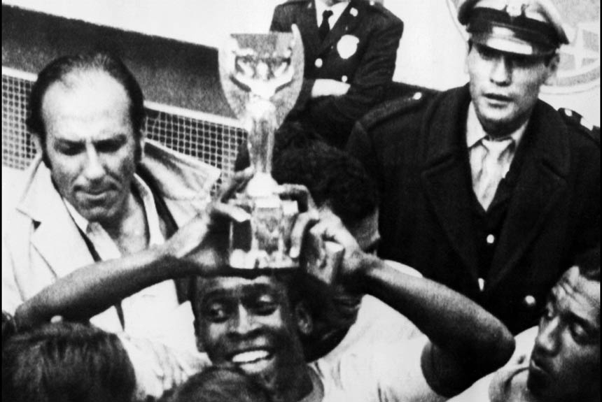 Voltaria a ser campeão do mundo em 1970, no México. O terceiro título mundial teve direito a um gol na final, quando o Brasil goleou a Itália por 4 a 1