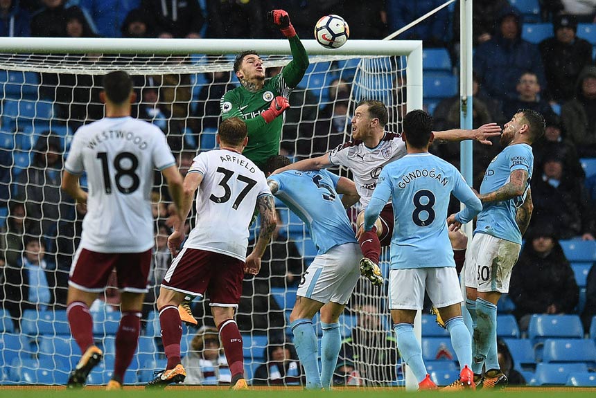 Ederson - Foi bem no duelo contra o Burnley e teve trabalho quando foi exigido
