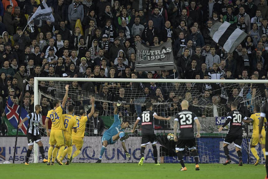 Danilo - O ex-zagueiro do Palmeiras anotou um dos tentos assinalados pela Udinese na derrota de goleada por 6 a 2 para a Juventus
