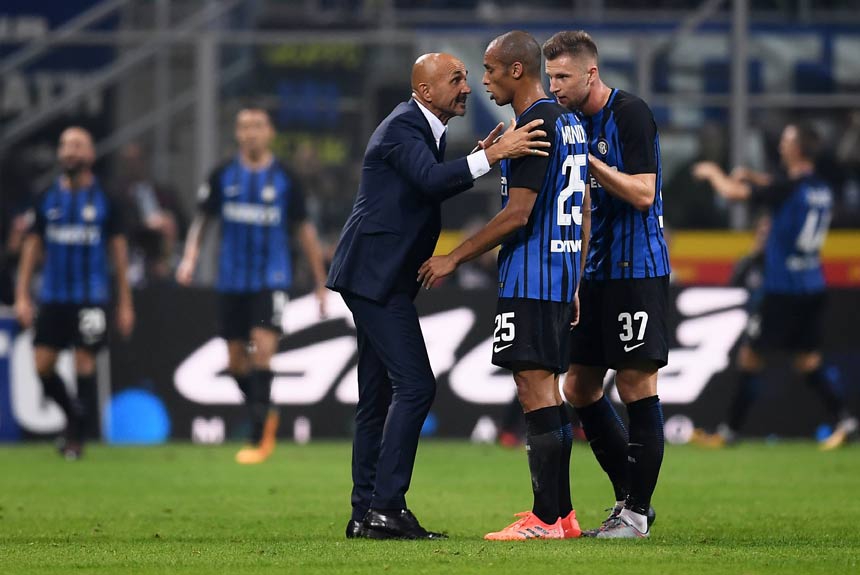 Miranda - O zagueiro brasileiro não comprometeu e teve atuação segura no empate sem gols de sua Inter contra o Napoli