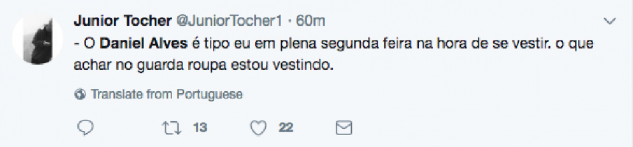 Com terno extravagante, Daniel Alves ‘bomba’ na internet