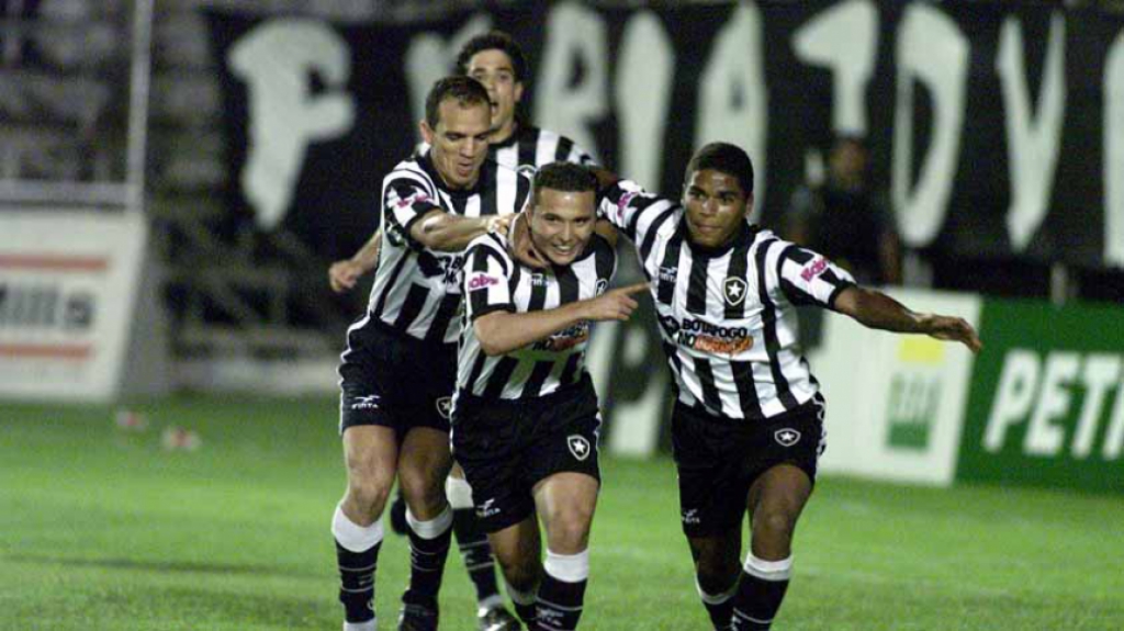 Após sofrer um baque com o rebaixamento, o Botafogo conquista o acesso para a elite do futebol nacional em 2003, ficando com o vice da Série B