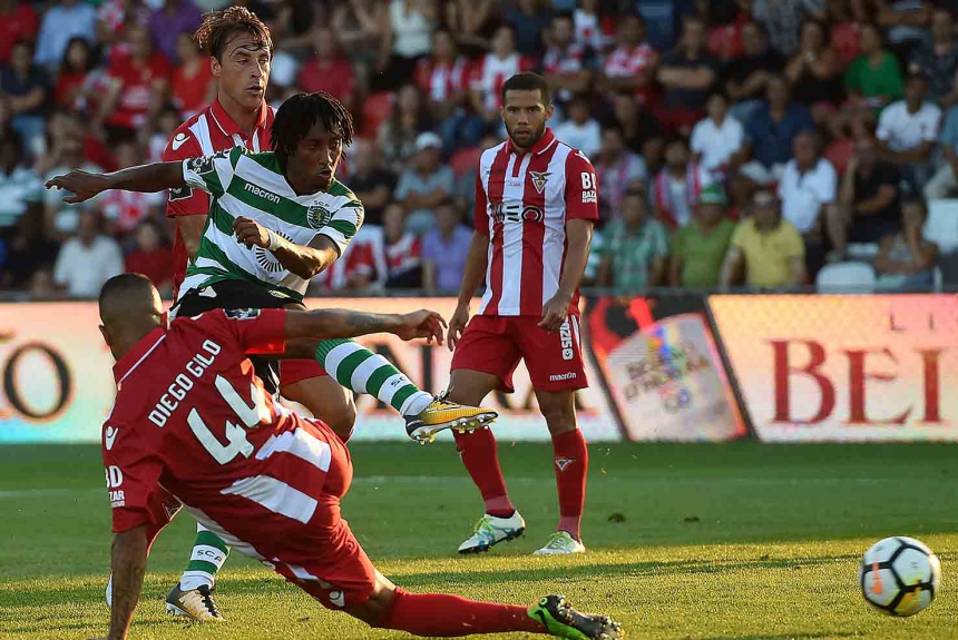 O atacante Derley marcou um gol na vitória do Aves sobre o União Leiria pela Taça de Portugal: 3 a 0