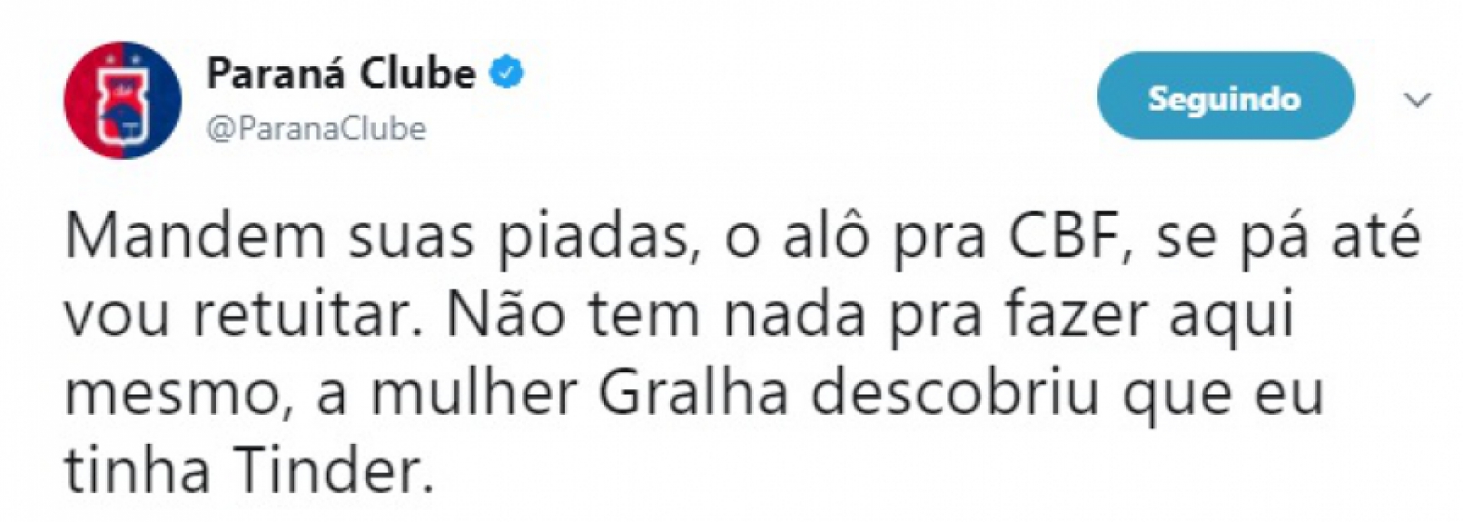 O estagiário do Paraná também dá um show no Twitter. Até comentários sobre Tinder fazem parte das brincadeiras