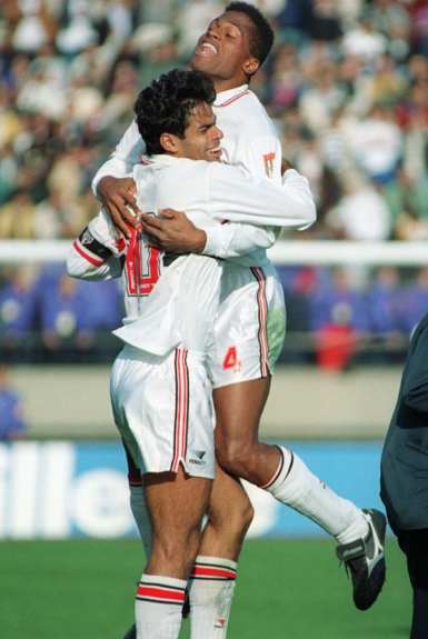 O São Paulo, sob o comando do mestre Telê Santana, deu a volta olímpica em 1992 e em 1993