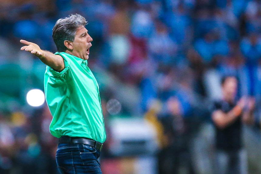 O Grêmio comemorou o caneco em 1983. Renato, hoje técnico, era jogador do time