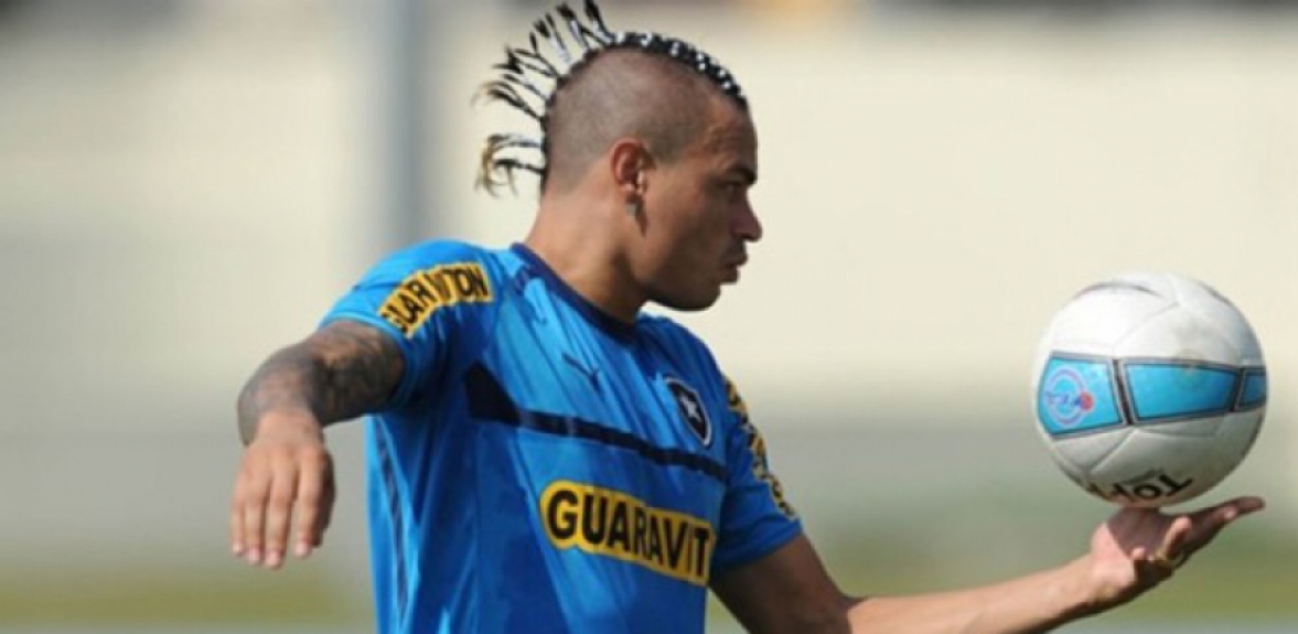 Fabio Ferreira e um de seus penteados