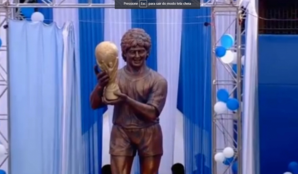 Maradona estátua