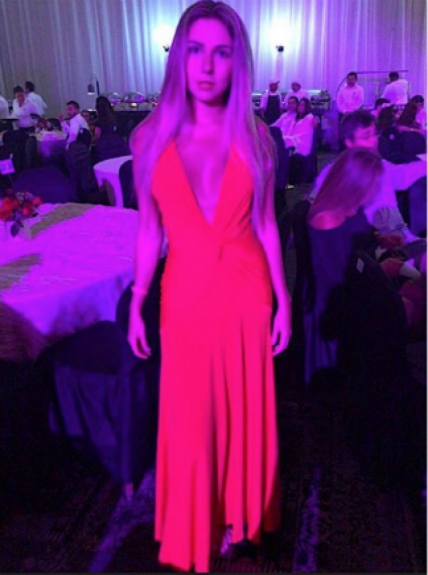 Carol Portaluppi passou o Réveillon de vermelho