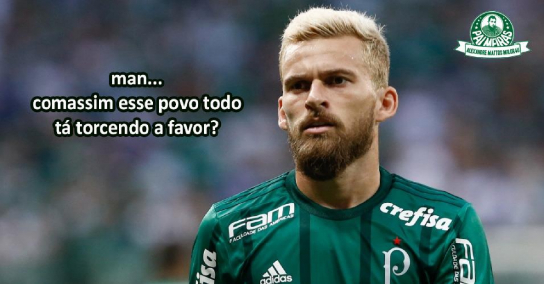 Palmeirenses brincam após vitória no clássico