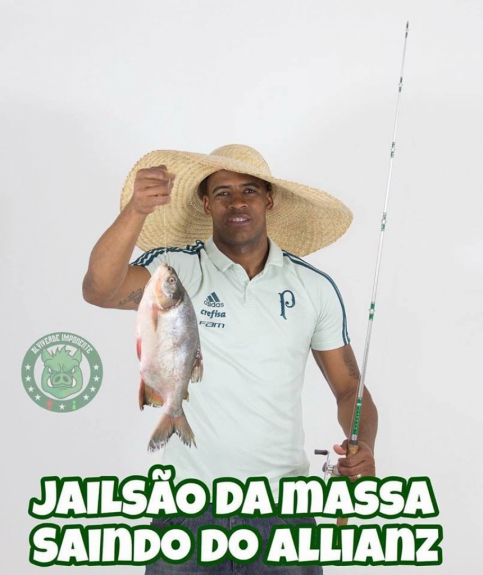 Palmeirenses brincam após vitória no clássico