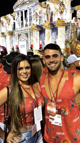 Atletas curtem carnaval no Rio