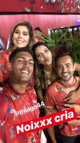 Atletas curtem carnaval no Rio