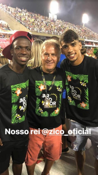 Atletas curtem carnaval no Rio