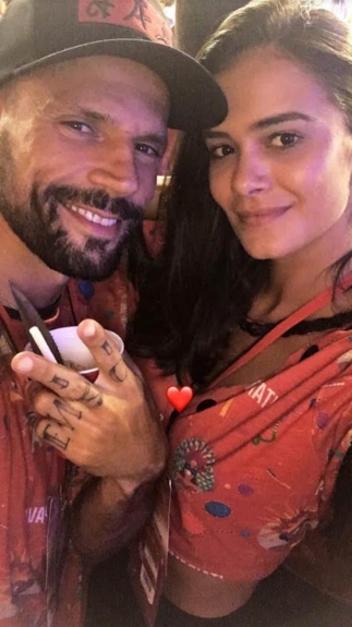 Atletas curtem carnaval no Rio