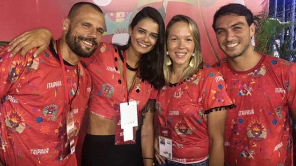 Atletas curtem carnaval no Rio