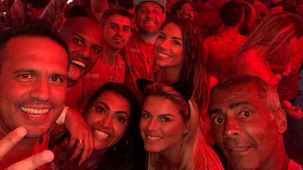 Atletas curtem carnaval no Rio