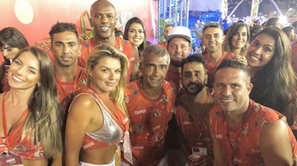Atletas curtem carnaval no Rio