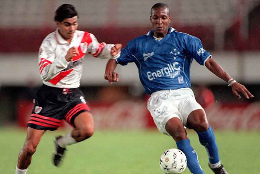 Já em 1998 o Cruzeiro ganhou os dois jogos contra o River Plate (2 a 0 e 3 a 0) e se sagrou campeão