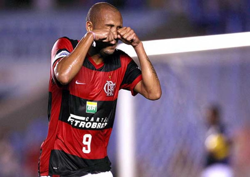 Em 2008, após diretoria e jogadores botafoguenses se reunirem para reclamarem da arbitragem em jogo contra o Flamengo, o atacante Souza inventou a tradicional comemoração do chororô