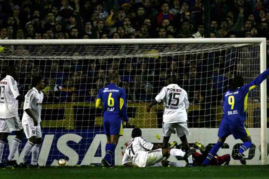 O Boca se recuperou em 2005, quando superou o Once Caldas da Colômbia