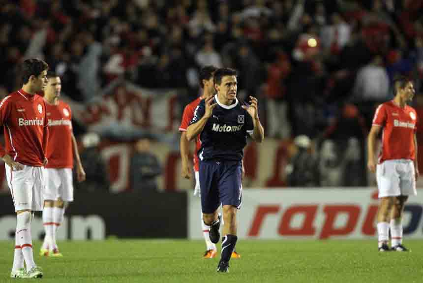 O Internacional ergueu a taça novamente em 2011, quando superou o Independiente na decisão