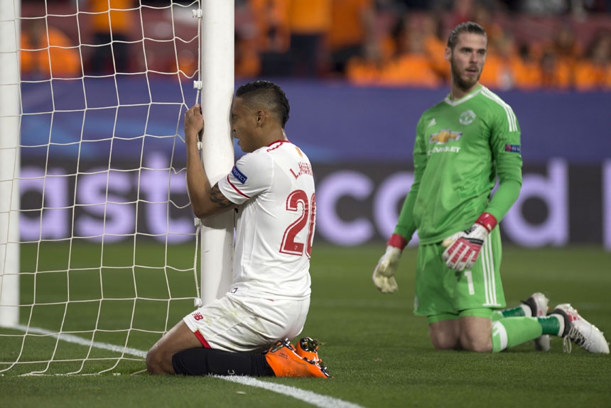 Muriel lamentar ter perdido um gol no empate entre Manchester e Sevilla