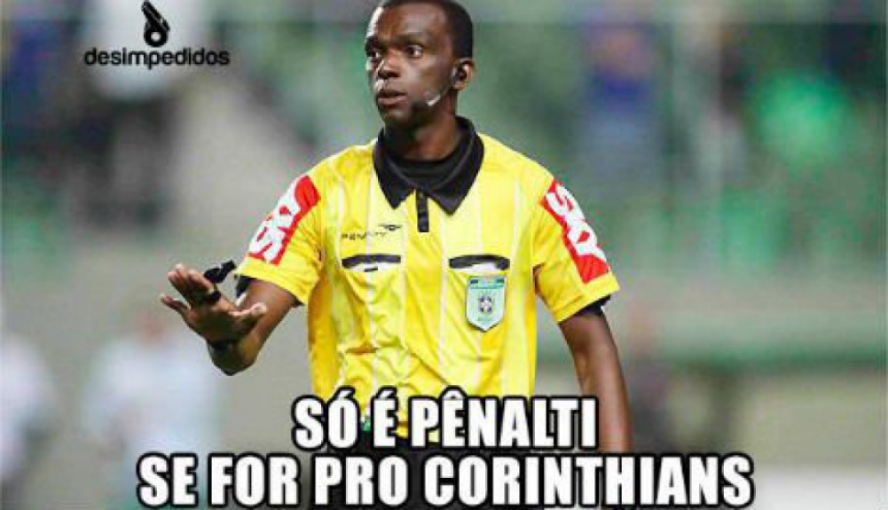 Pênalti não marcado a favor do Santos gerou memes
