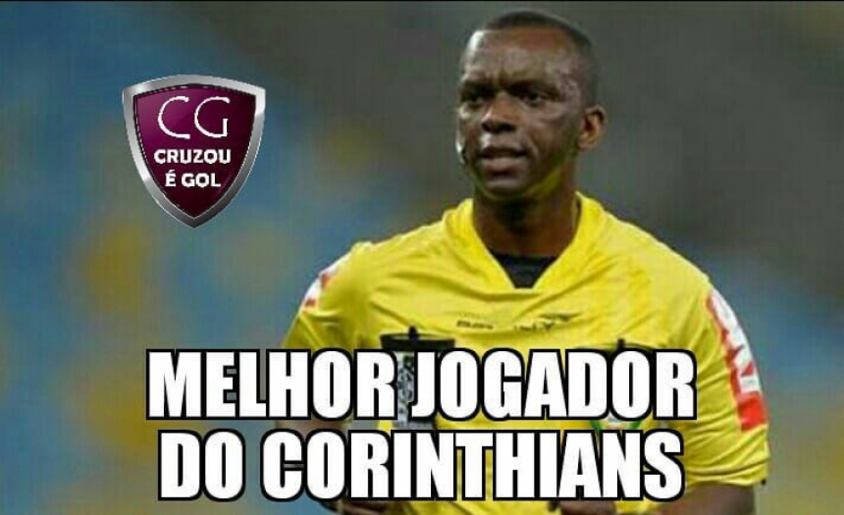 Pênalti não marcado a favor do Santos gerou memes