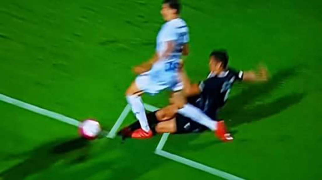 Pênalti não marcado a favor do Santos gerou memes