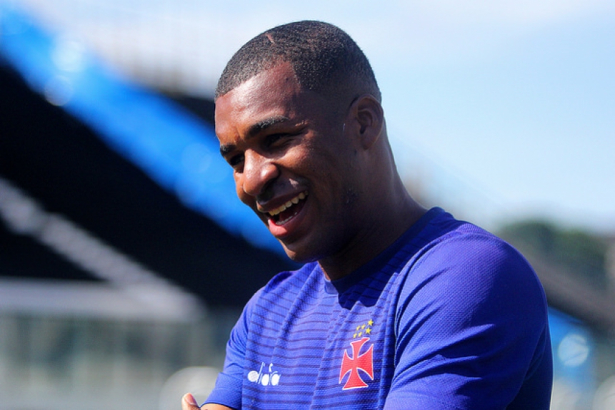 Erazo durante treino em São Januário